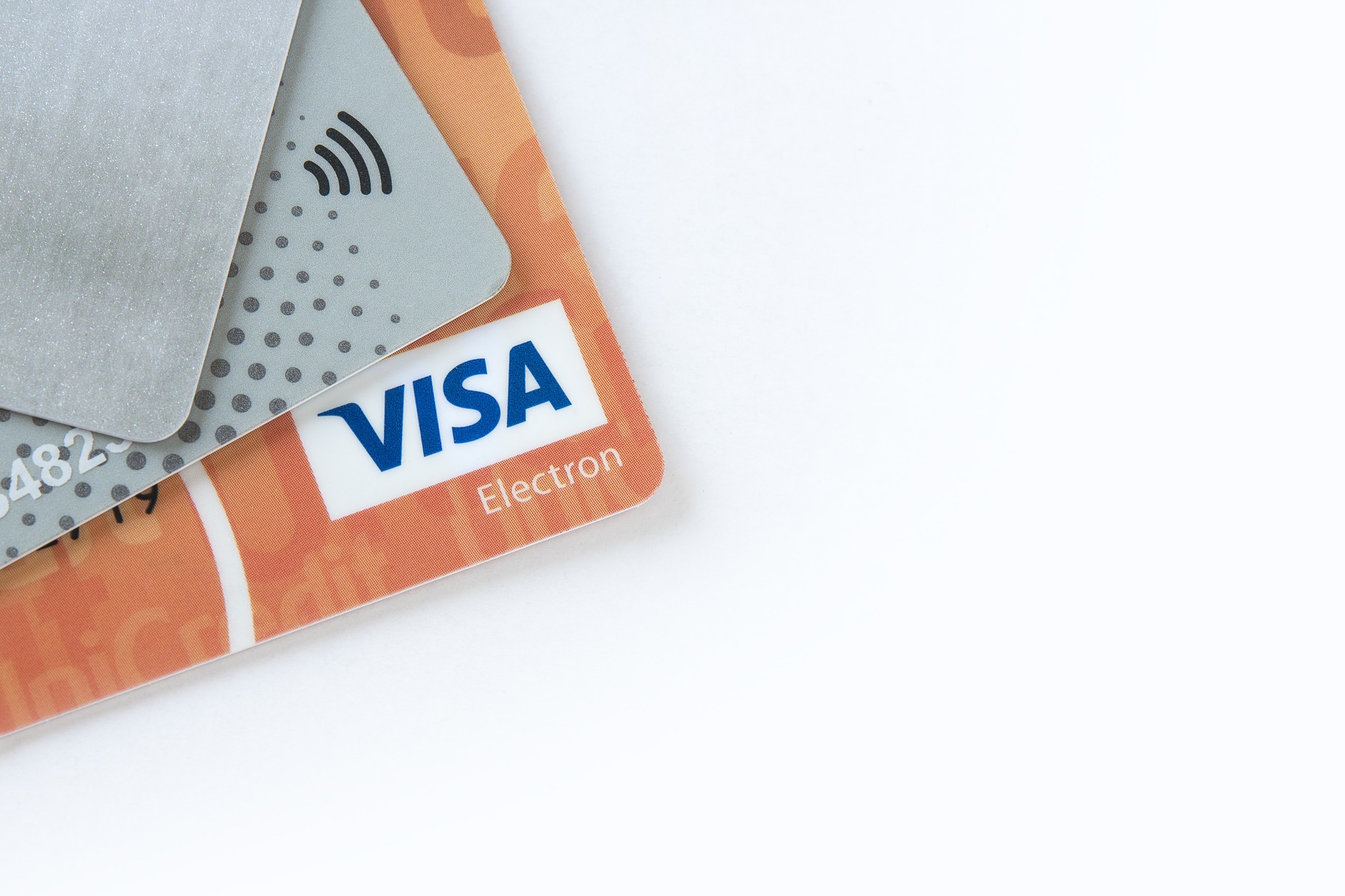 According to government, spending limit on contactless card payments in France is to rise from € 30 to € 50 starting from May 11th 2020.